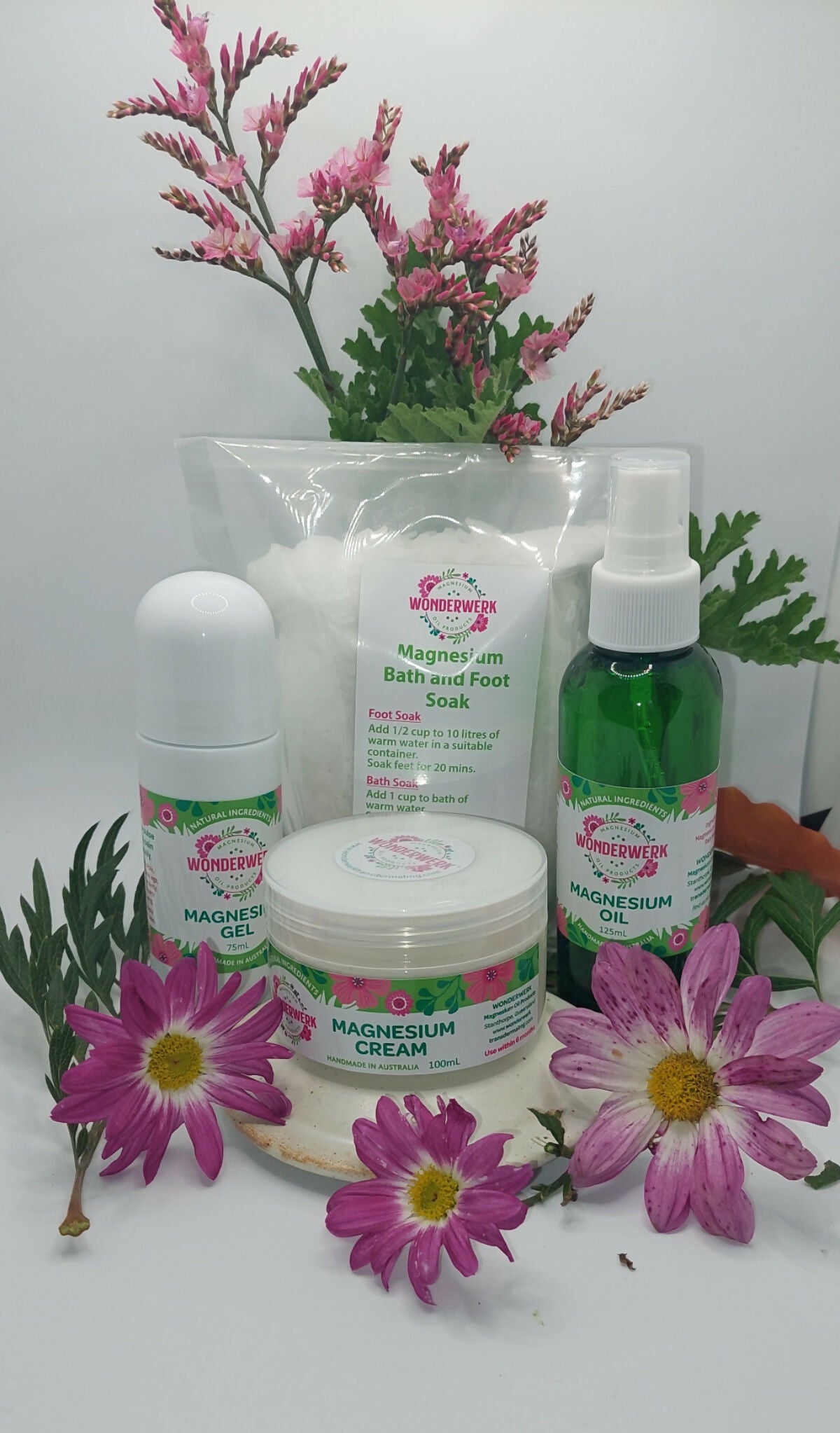 Wonderwerk Magnesium Gift Pack with flower display