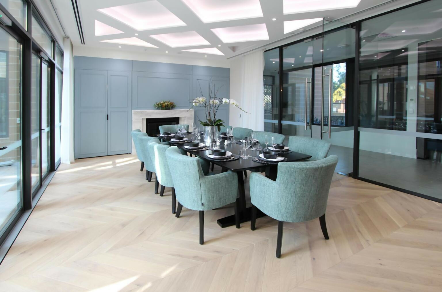 flamingo-furniture-vanessa-dining-table-room-setting