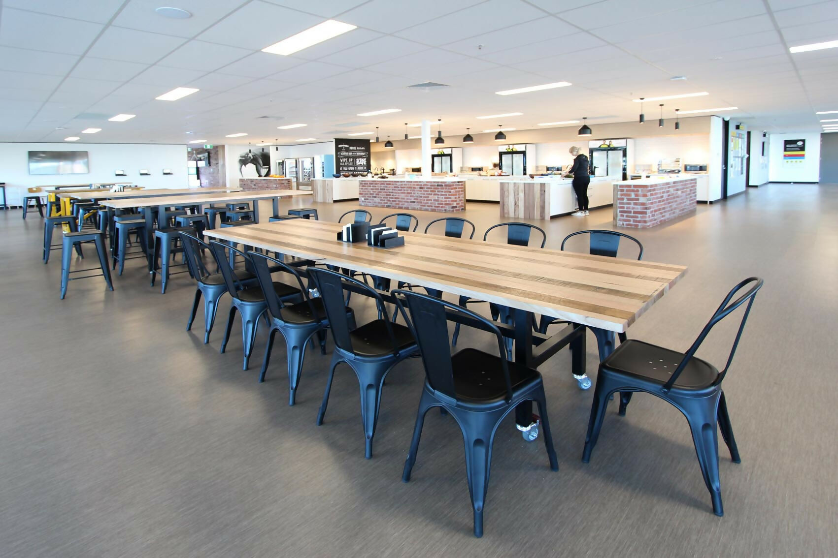 flamingo-furniture-custom-commercial-dining-table