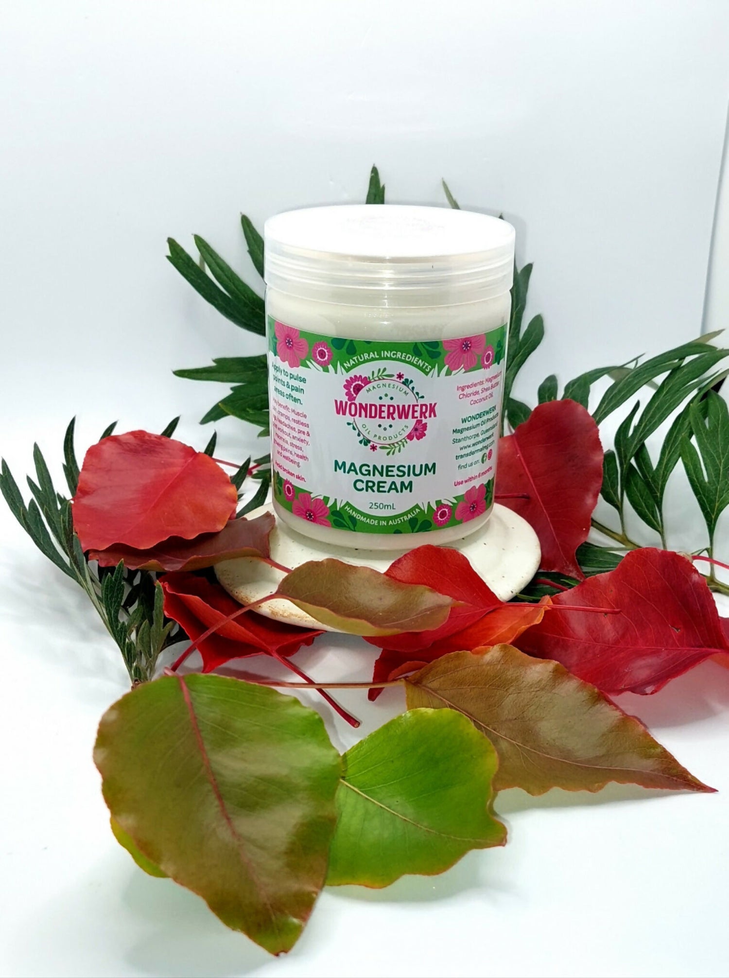 Wonderwerk Big Magnesium Cream 250ml jar with rose display