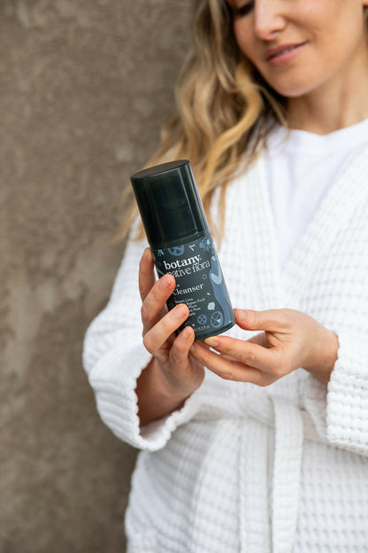 Australian Native Flora hydrating face cleanser with botanical skincare ingredients
