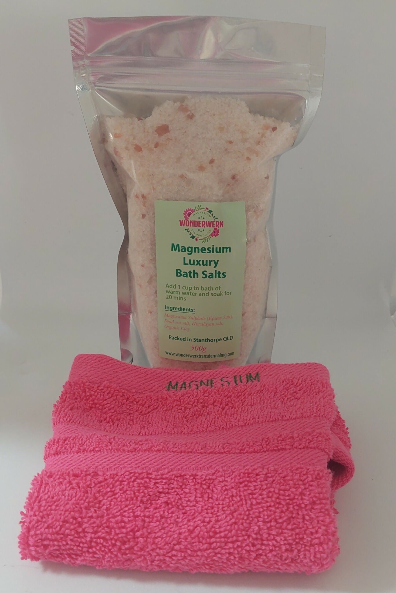 Wonderwerk Luxury Magnesium Bath Salts 500g with towel display