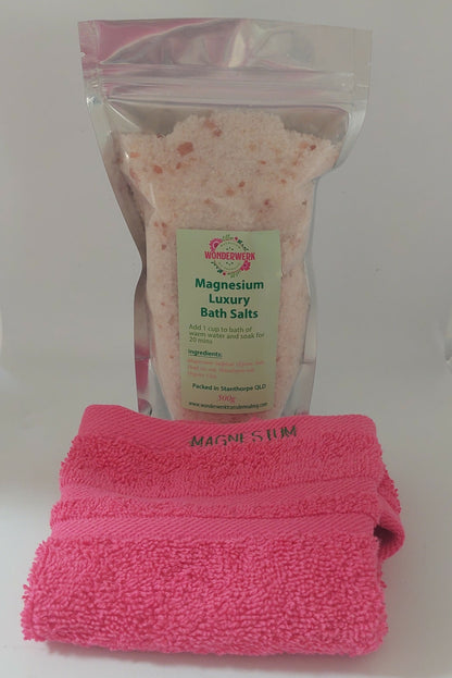 Wonderwerk Luxury Magnesium Bath Salts 500g with towel display