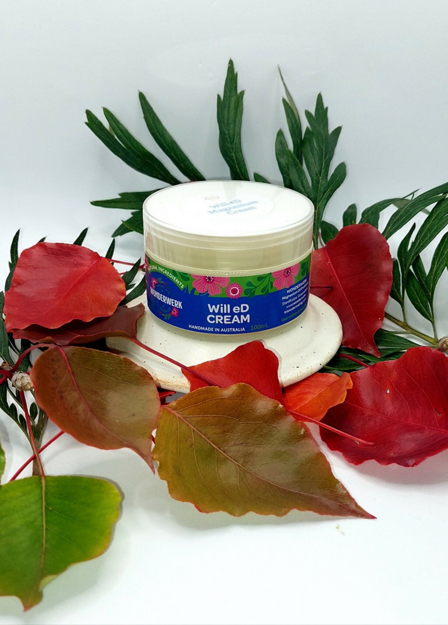 Wonderwerk Will eD Cream jar with rose display